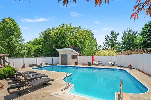 6630 Cannon Farms Drive NE, Rockford, MI 49341