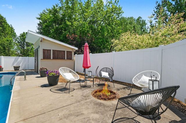 6630 Cannon Farms Drive NE, Rockford, MI 49341