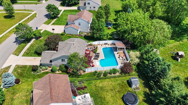 6630 Cannon Farms Drive NE, Rockford, MI 49341
