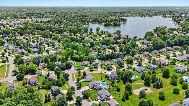 6630 Cannon Farms Drive NE, Rockford, MI 49341