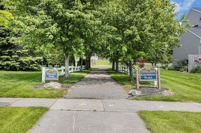 6630 Cannon Farms Drive NE, Rockford, MI 49341