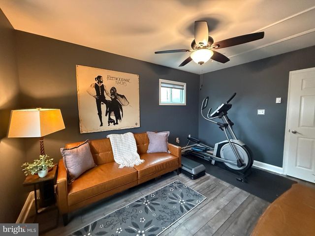 33 UNDERWOOD RD, Levittown, PA 19056