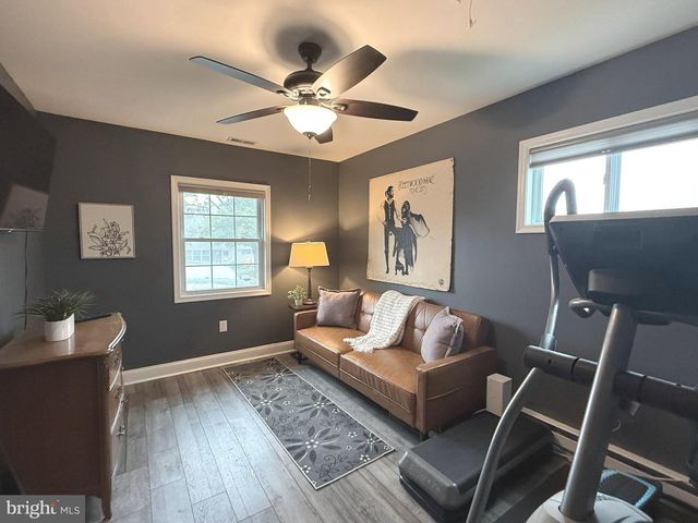 33 UNDERWOOD RD, Levittown, PA 19056