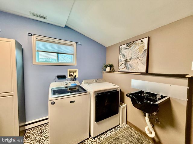33 UNDERWOOD RD, Levittown, PA 19056