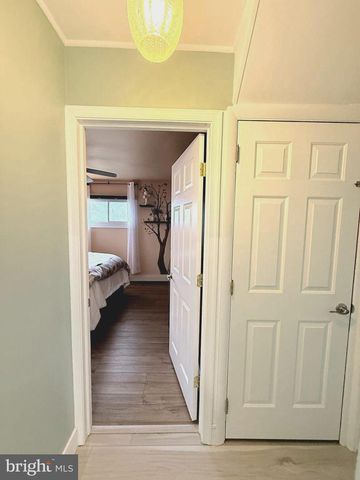 33 UNDERWOOD RD, Levittown, PA 19056