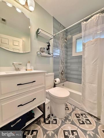 33 UNDERWOOD RD, Levittown, PA 19056