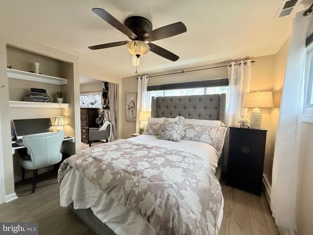 33 UNDERWOOD RD, Levittown, PA 19056