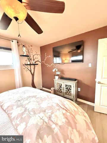 33 UNDERWOOD RD, Levittown, PA 19056