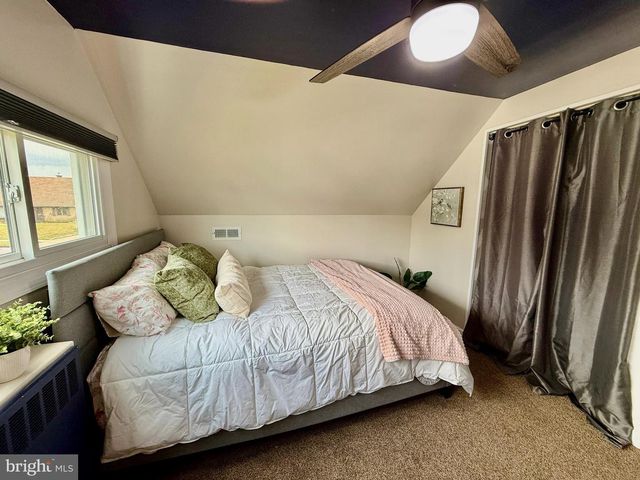33 UNDERWOOD RD, Levittown, PA 19056