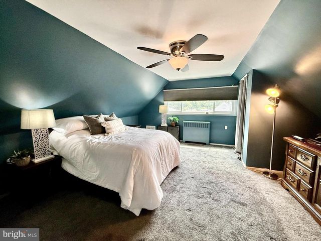 33 UNDERWOOD RD, Levittown, PA 19056