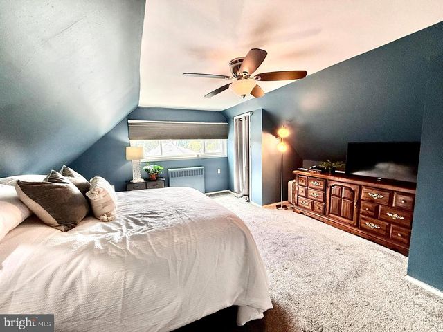 33 UNDERWOOD RD, Levittown, PA 19056