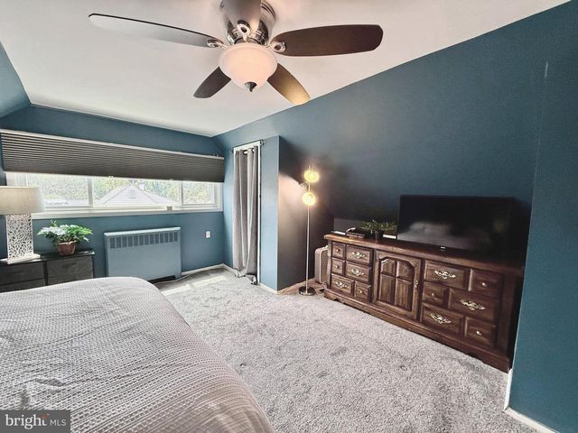33 UNDERWOOD RD, Levittown, PA 19056