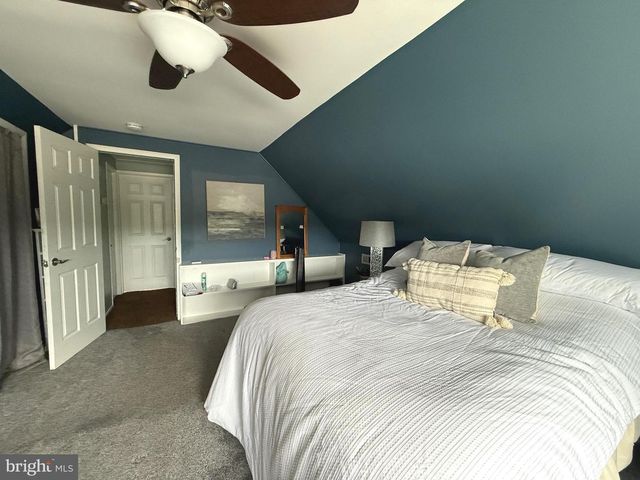 33 UNDERWOOD RD, Levittown, PA 19056