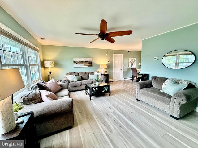 33 UNDERWOOD RD, Levittown, PA 19056