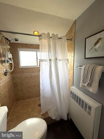 33 UNDERWOOD RD, Levittown, PA 19056