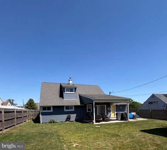 33 UNDERWOOD RD, Levittown, PA 19056