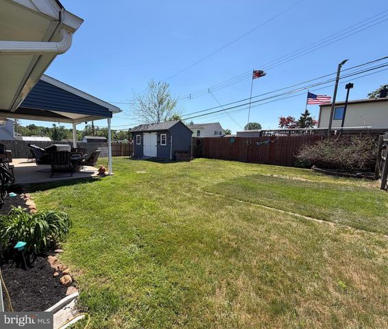 33 UNDERWOOD RD, Levittown, PA 19056