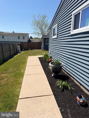 33 UNDERWOOD RD, Levittown, PA 19056