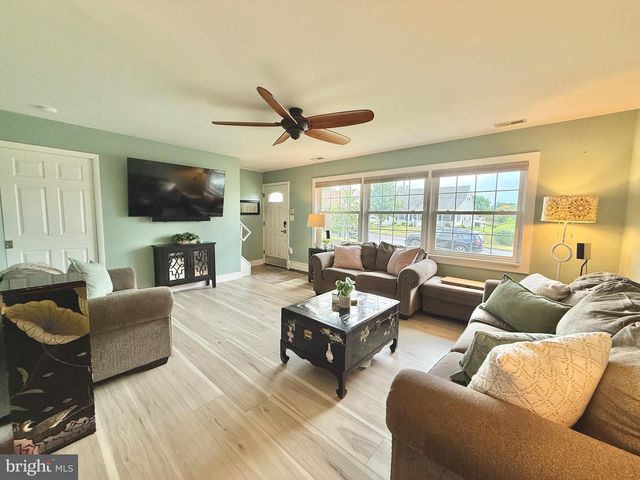 33 UNDERWOOD RD, Levittown, PA 19056