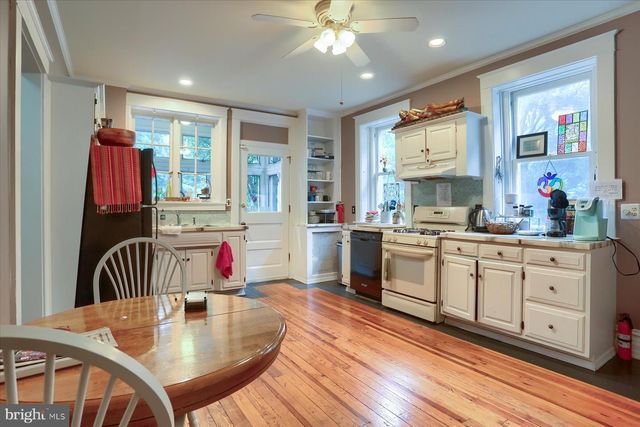 616 W MAIN ST, Mechanicsburg, PA 17055
