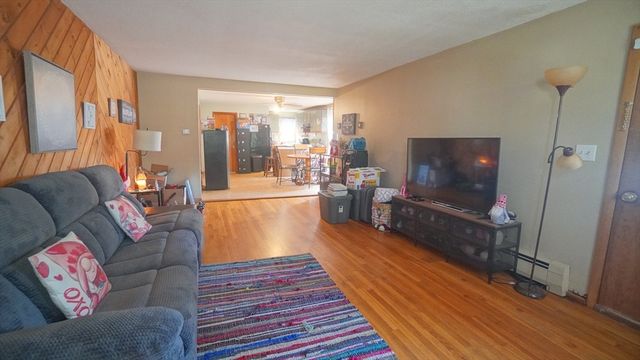 92 Walter St, Chicopee, MA 01013