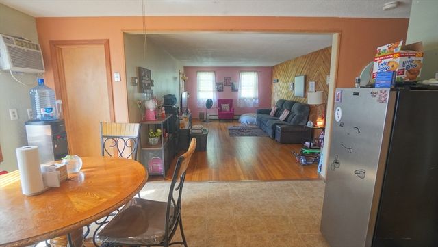 92 Walter St, Chicopee, MA 01013