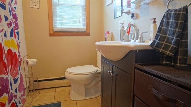 92 Walter St, Chicopee, MA 01013