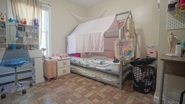 92 Walter St, Chicopee, MA 01013