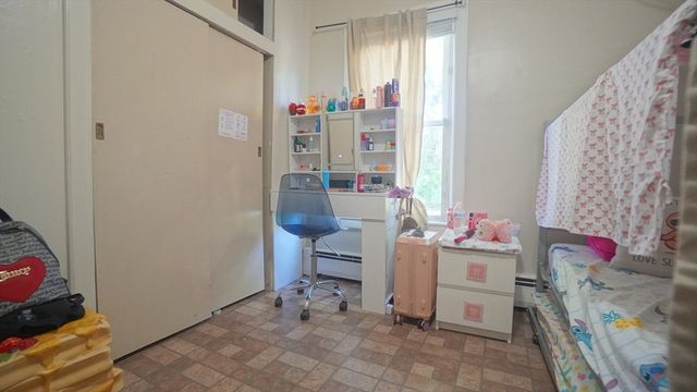 92 Walter St, Chicopee, MA 01013