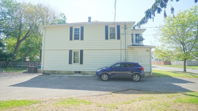 92 Walter St, Chicopee, MA 01013