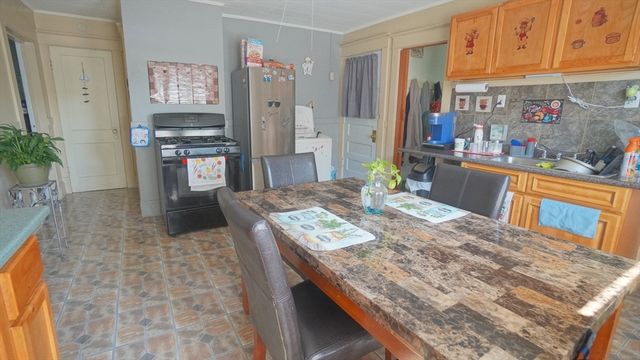 92 Walter St, Chicopee, MA 01013