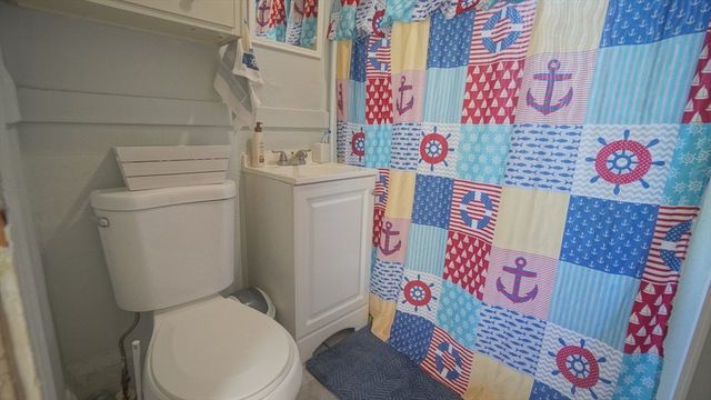 92 Walter St, Chicopee, MA 01013