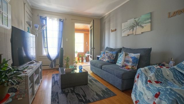92 Walter St, Chicopee, MA 01013