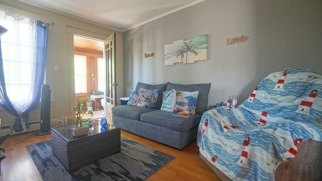 92 Walter St, Chicopee, MA 01013