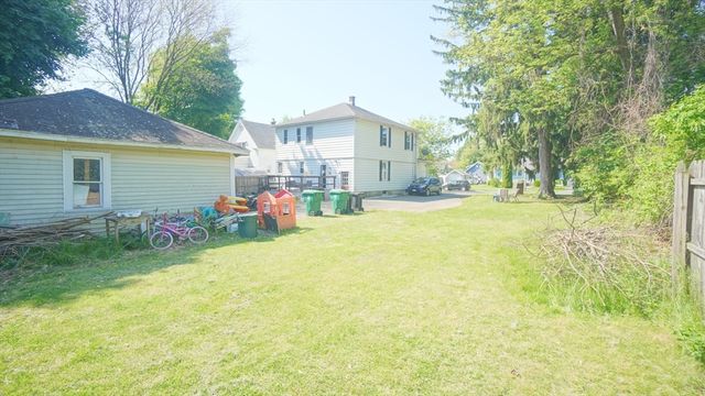 92 Walter St, Chicopee, MA 01013