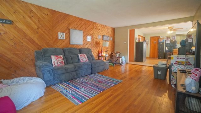 92 Walter St, Chicopee, MA 01013