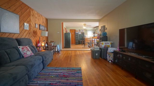 92 Walter St, Chicopee, MA 01013