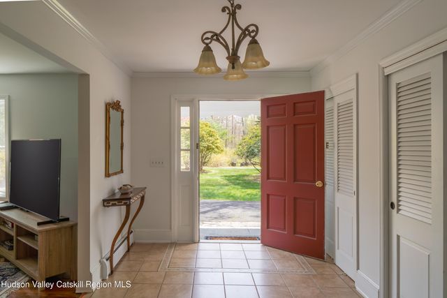 1 Stone Ridge Court, Woodstock, NY 12498