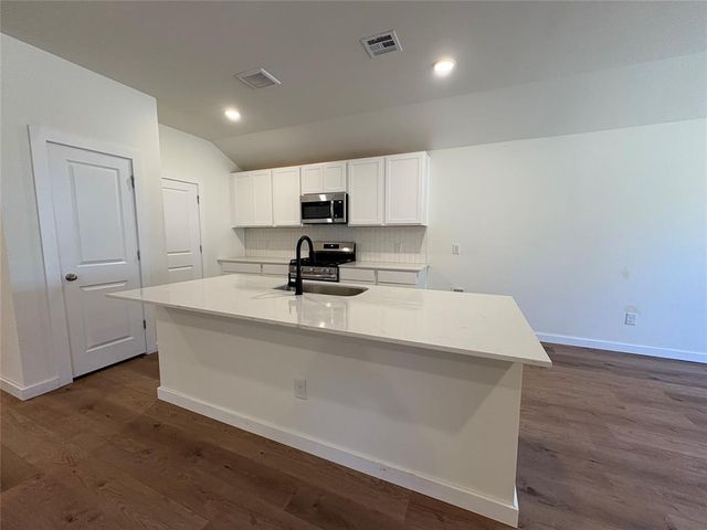 3112 Pennington Street, Harrah, OK 73045