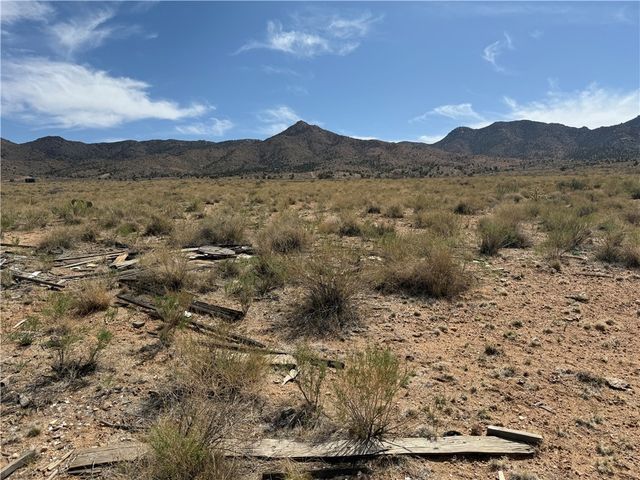 7130 N Corral Road, Kingman, AZ 86401