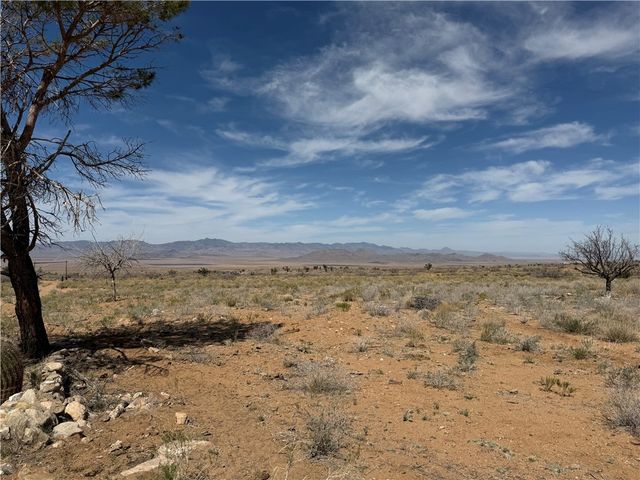 7130 N Corral Road, Kingman, AZ 86401