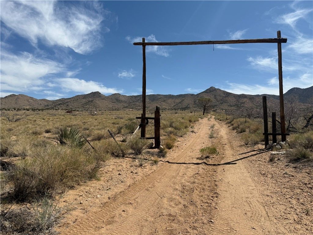 7130 N Corral Road, Kingman, AZ 86401
