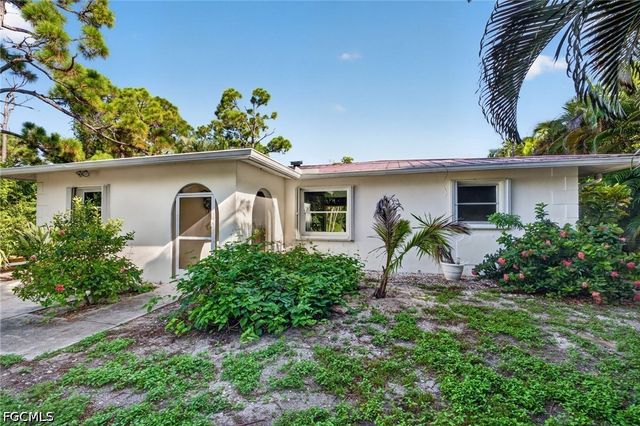 3628 Tropical Point DR, St James City, FL 33956