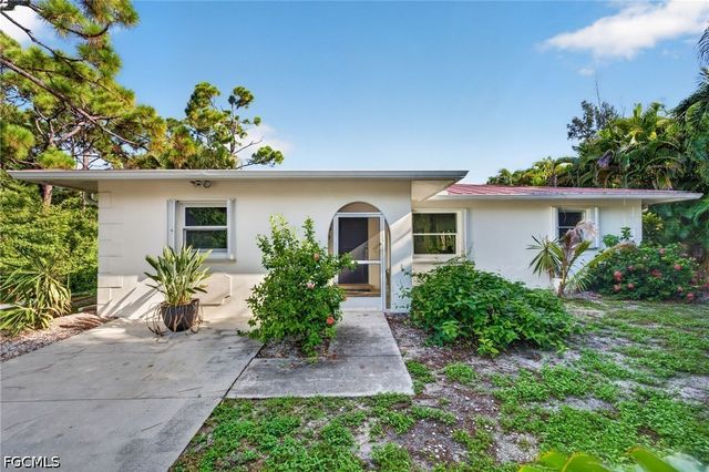 3628 Tropical Point DR, St James City, FL 33956