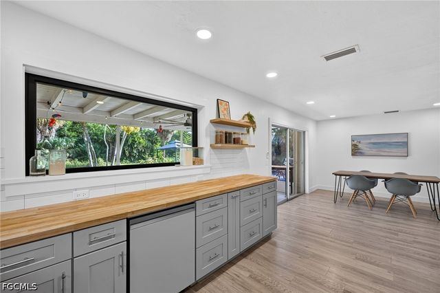 3628 Tropical Point DR, St James City, FL 33956