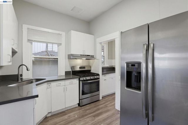 2327 2327 N St, Sacramento, CA 95816