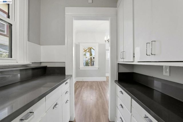 2327 2327 N St, Sacramento, CA 95816