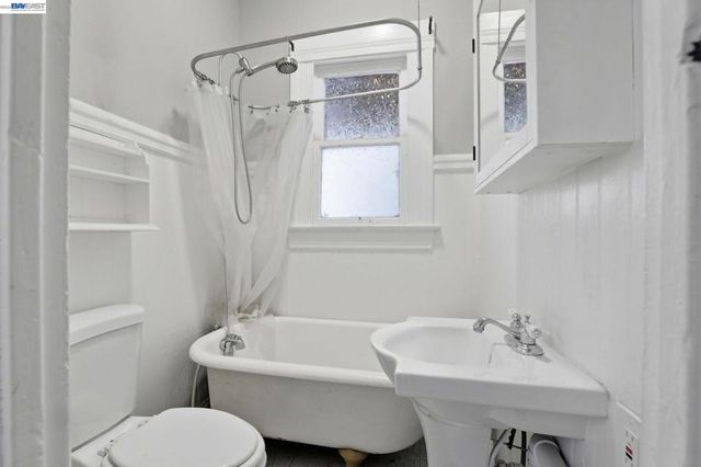 2327 2327 N St, Sacramento, CA 95816