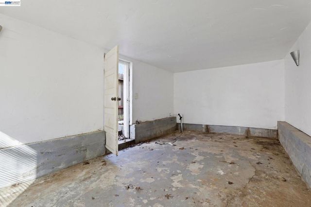 2327 2327 N St, Sacramento, CA 95816