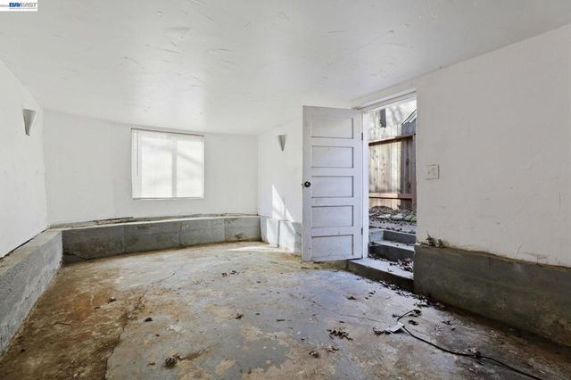 2327 2327 N St, Sacramento, CA 95816